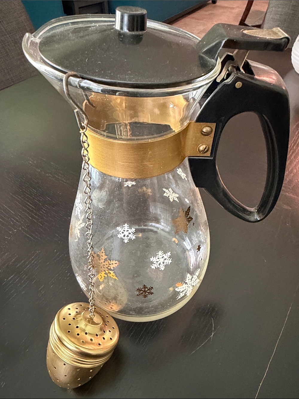 Vintage Pyrex Glass Coffee Coffee Carafe with Gold and Black Accents - Picture 3 of 3